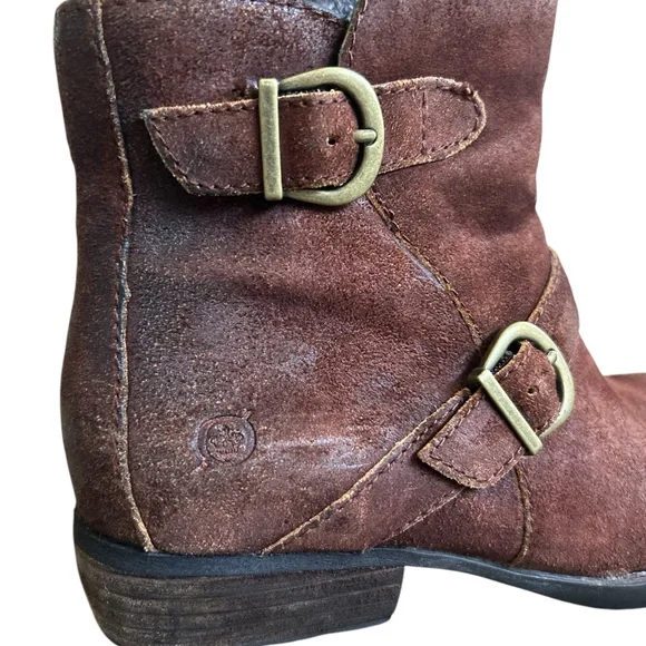 Born Women’s Brown Distressed Suede Leather Bootie. Zip up.
Size 7.5 - Picture 3 of 8